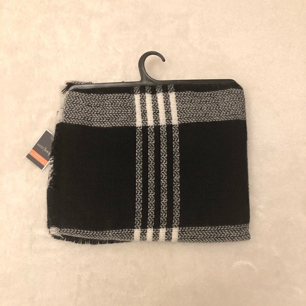 West Loop Women’s Striped Blanket Scarf